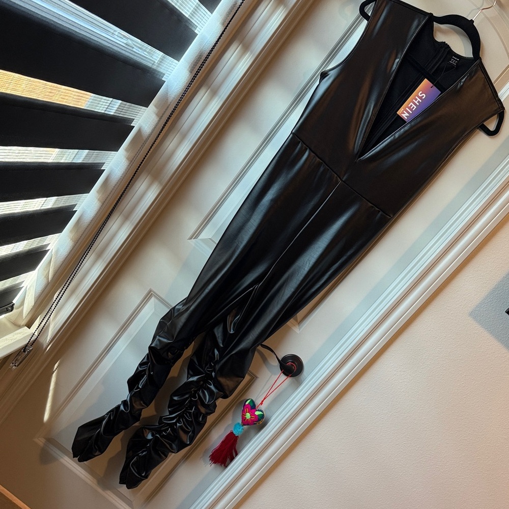 🖤 3 for $15 🖤 NWT faux leather jumpsuit